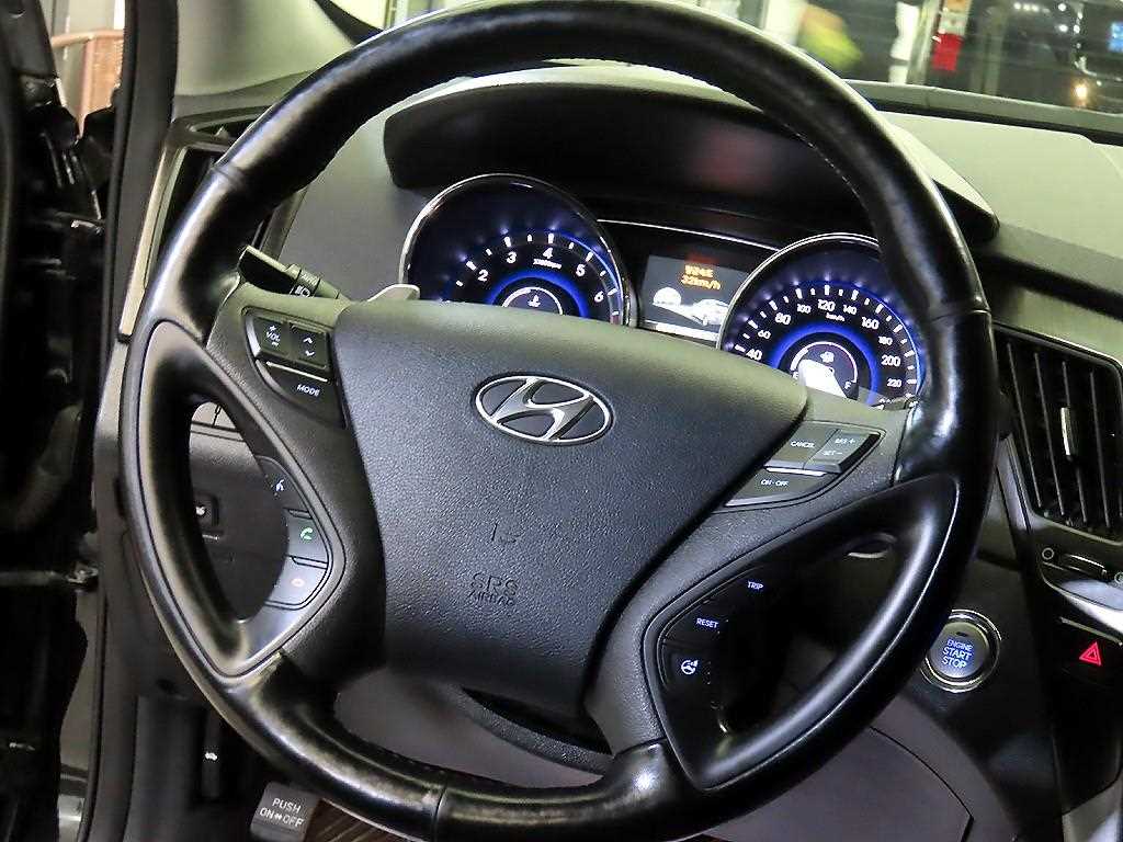 HYUNDAI Sonata - Vista 8