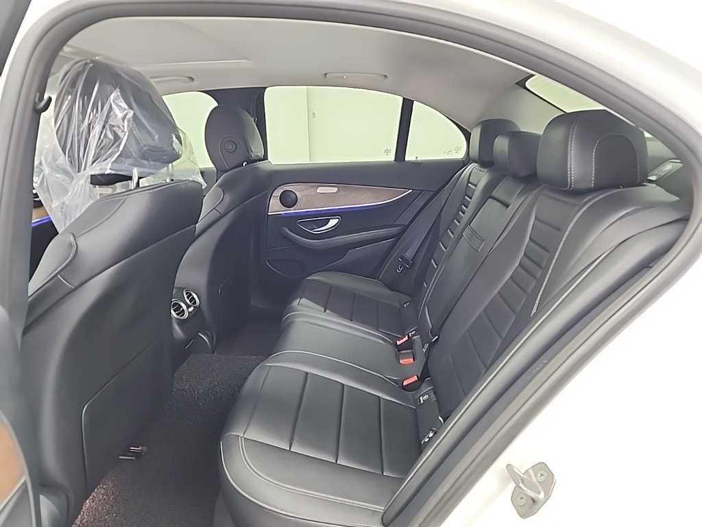 Mercedes Benz E class - Vista 12