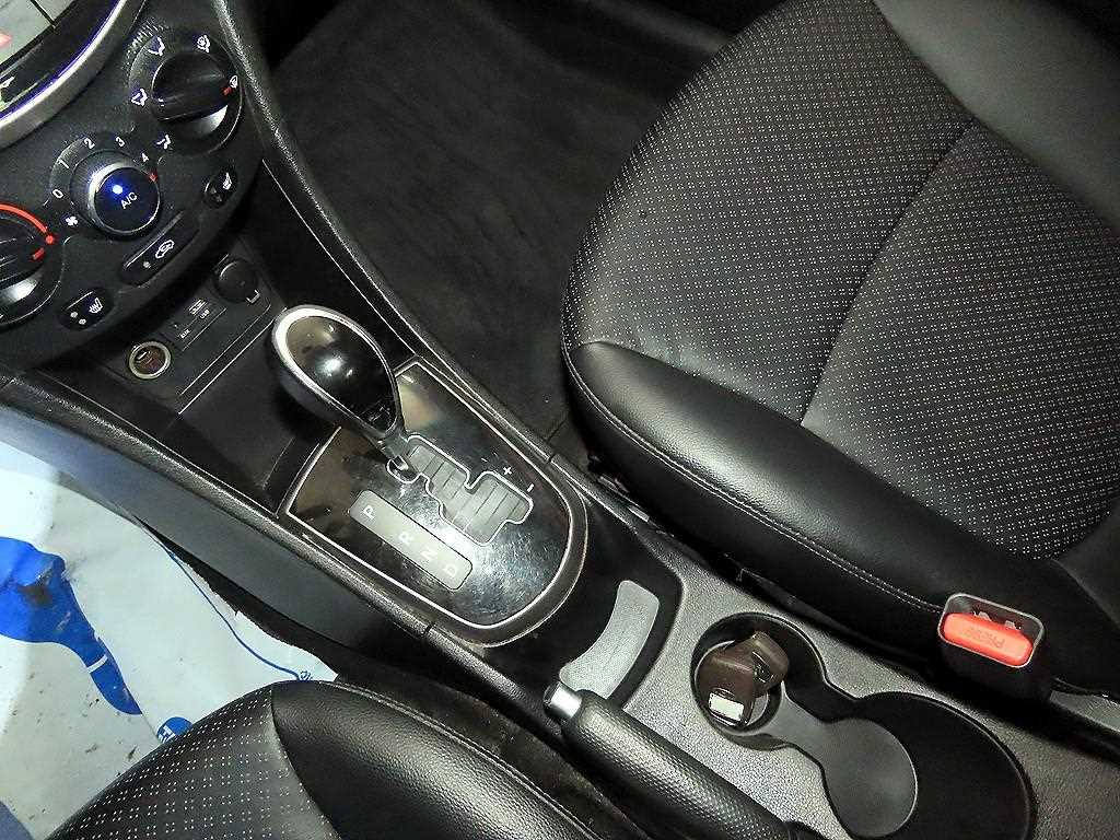 HYUNDAI Accent - Vista 12