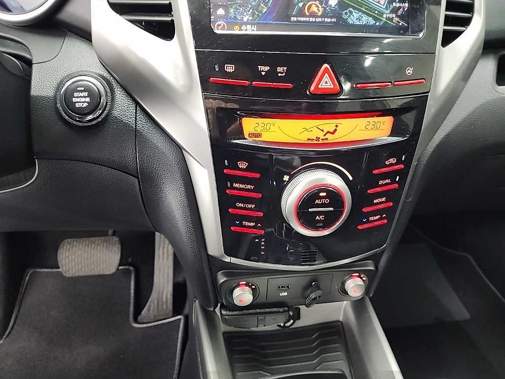 Ssangyong Tivoli - Vista 10