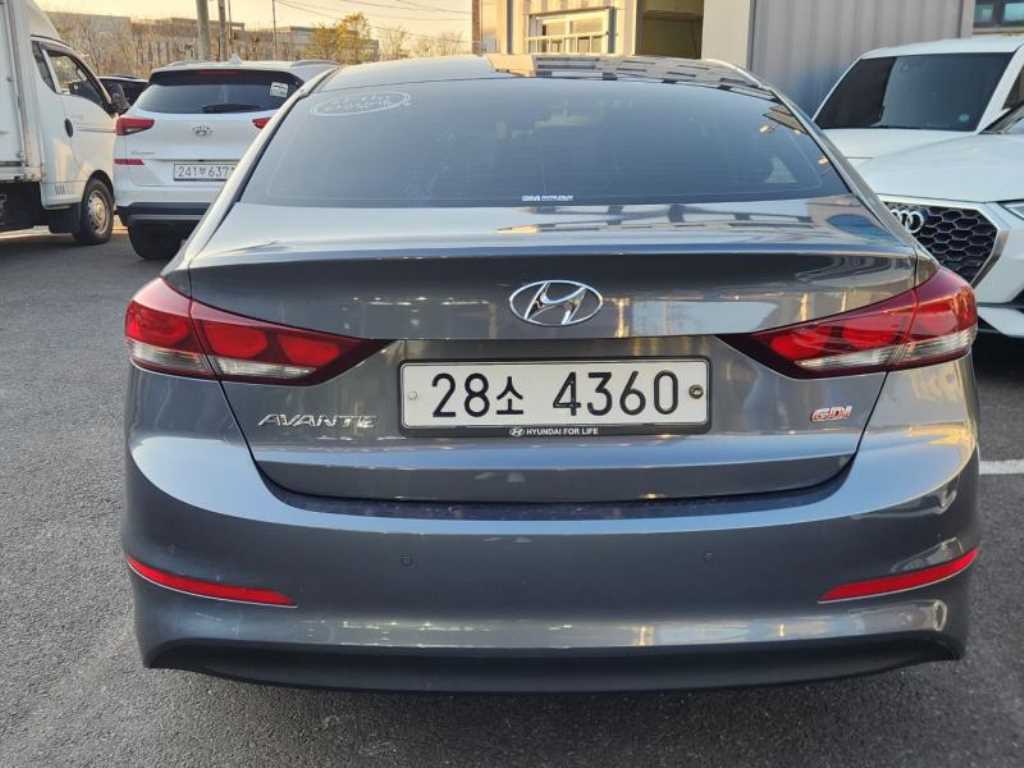 HYUNDAI Avante - Vista 5