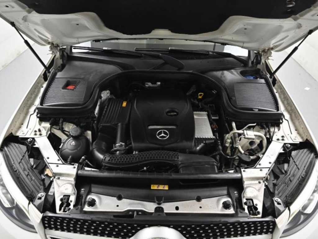 Mercedes Benz GLC Class - Vista 6