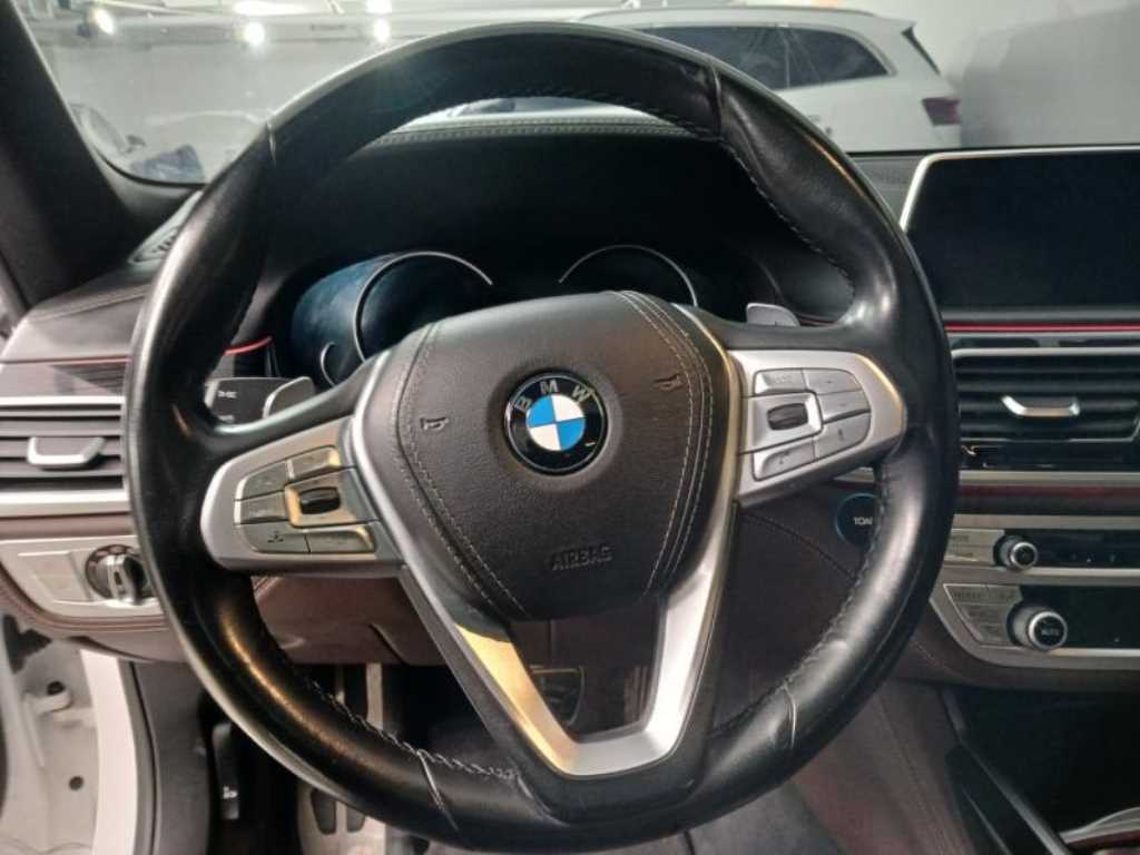 BMW 7 Series - Vista 8