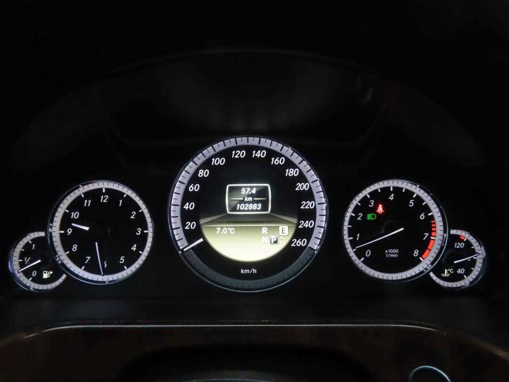 Mercedes Benz E class - Vista 9