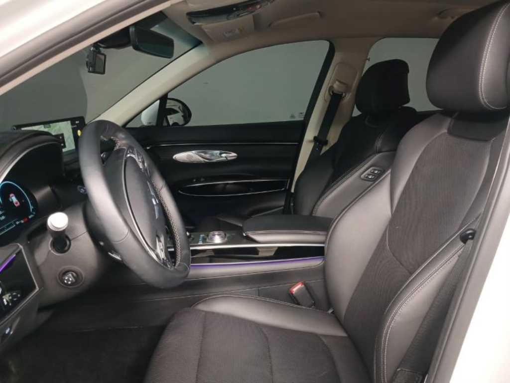 Genesis GV70 - Vista 7