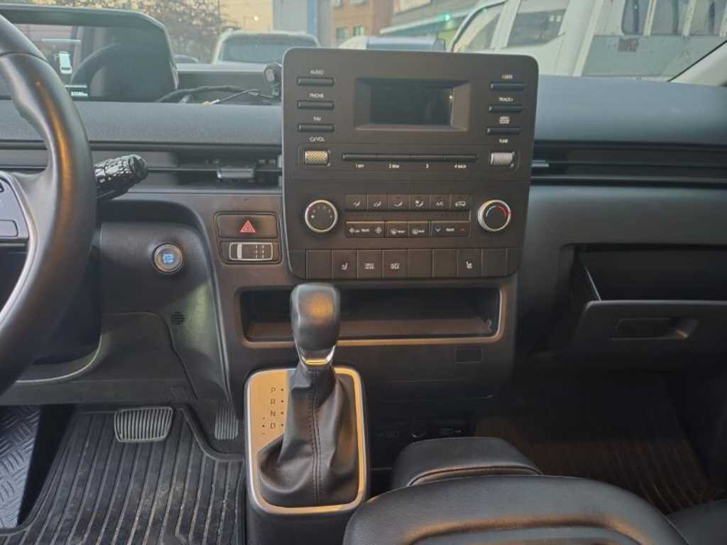 HYUNDAI Staria - Vista 6