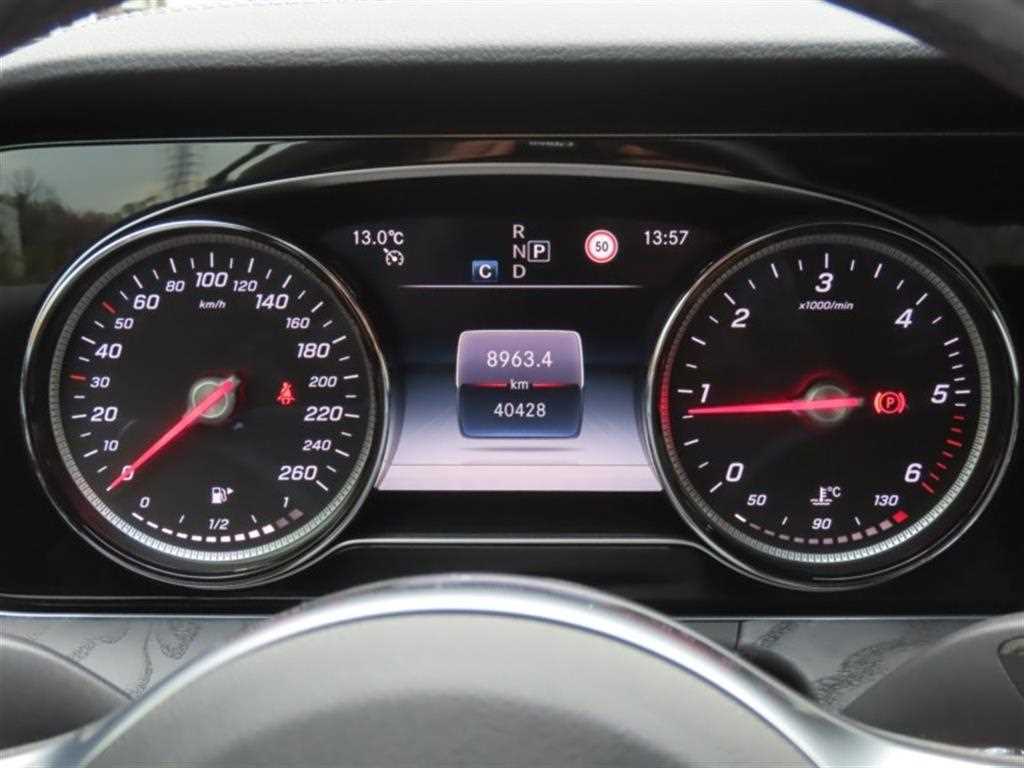 Mercedes Benz E class - Vista 5