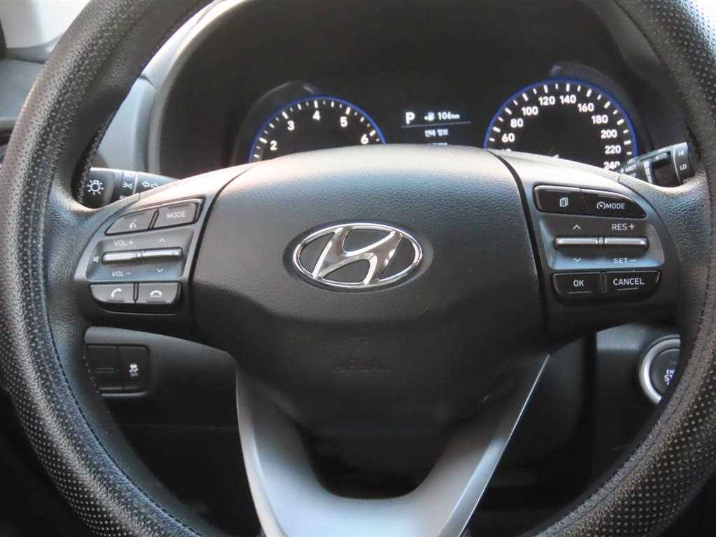 HYUNDAI Kona - Vista 7