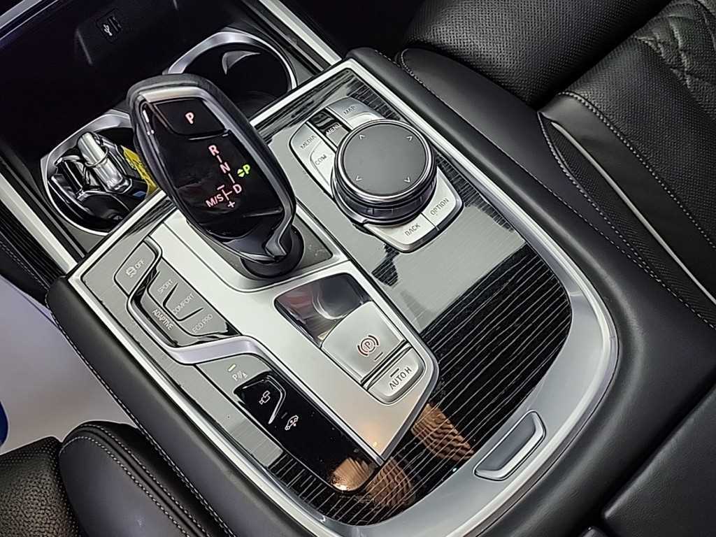 BMW 7 Series - Vista 8