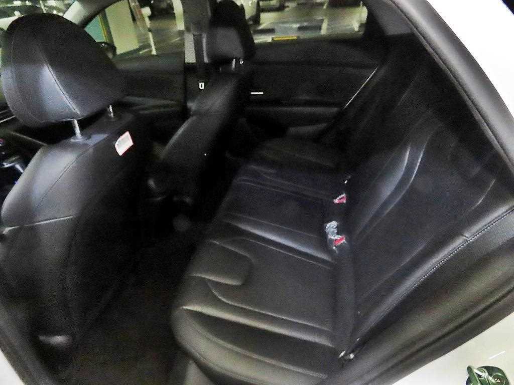 HYUNDAI Avante - Vista 7