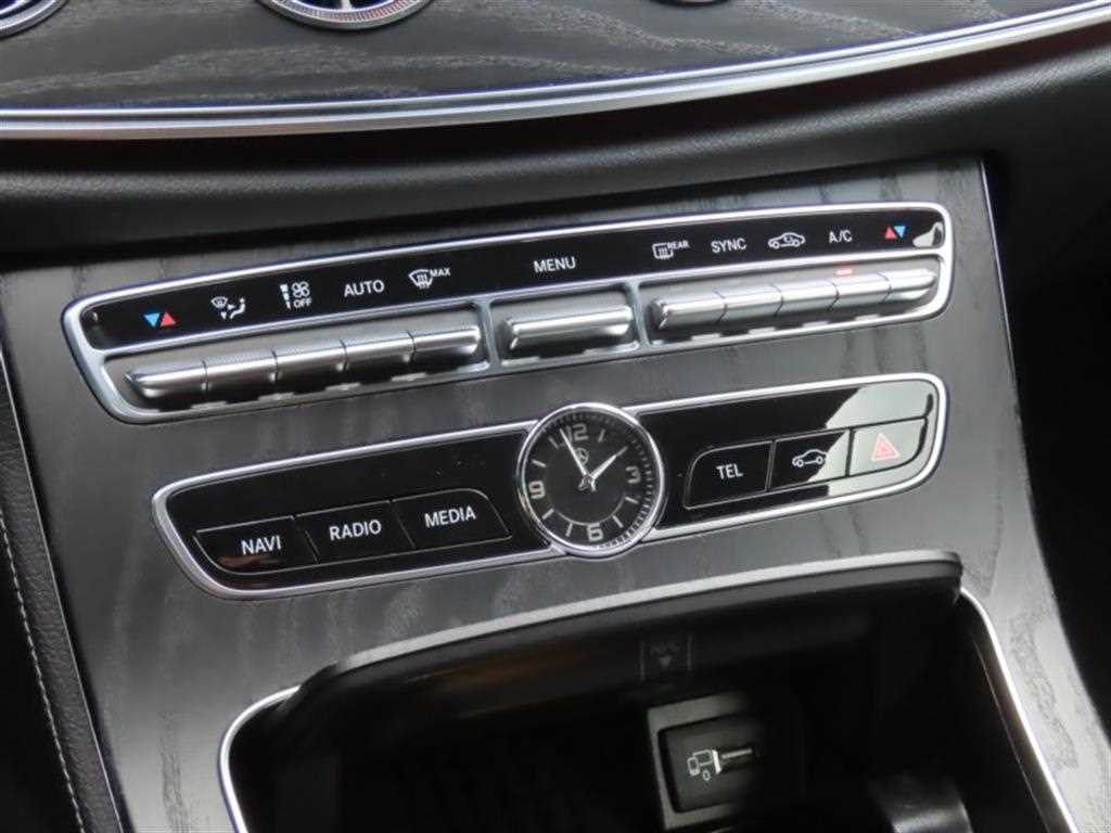 Mercedes Benz E class - Vista 8