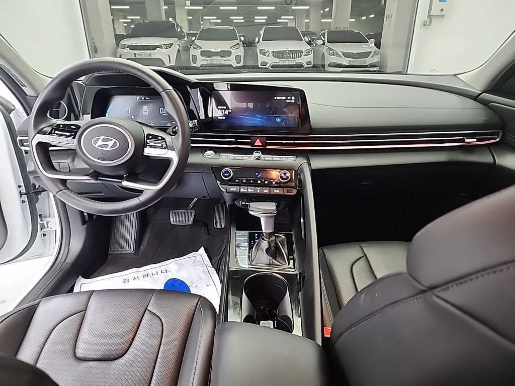 HYUNDAI Avante - Vista 7