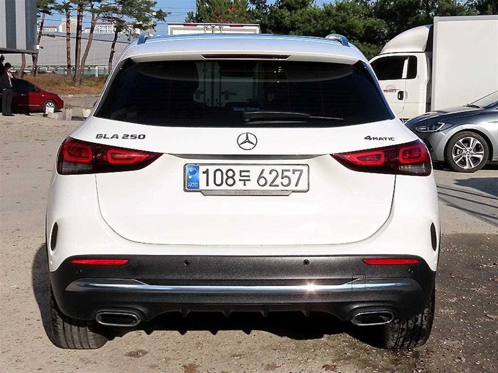 Mercedes Benz GLA Class - Vista 4