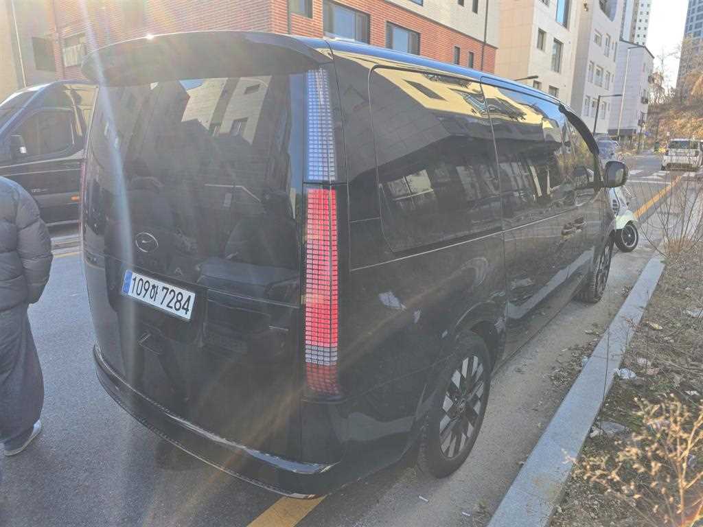 HYUNDAI Staria - Vista 5