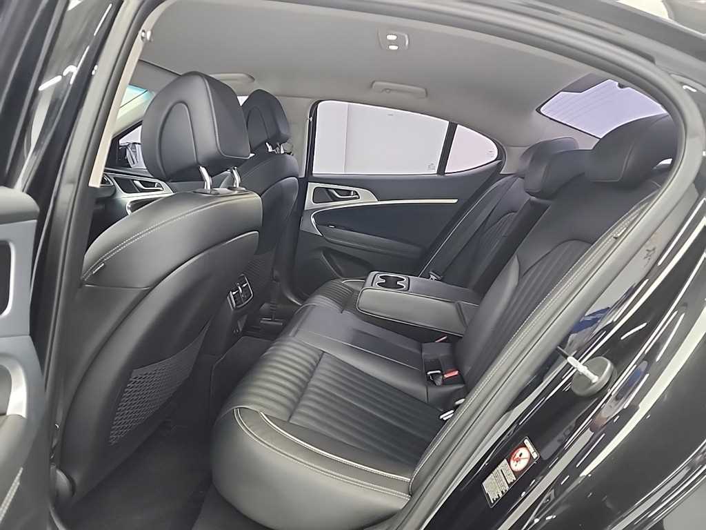 Genesis G70 - Vista 12