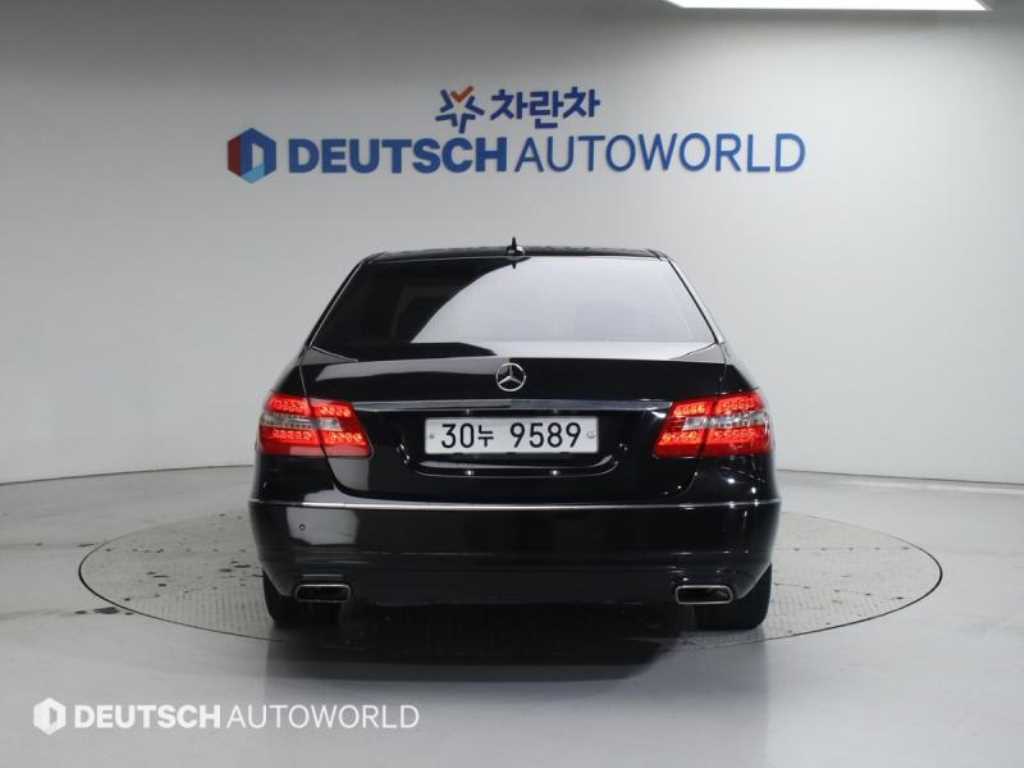 Mercedes Benz E class - Vista 4