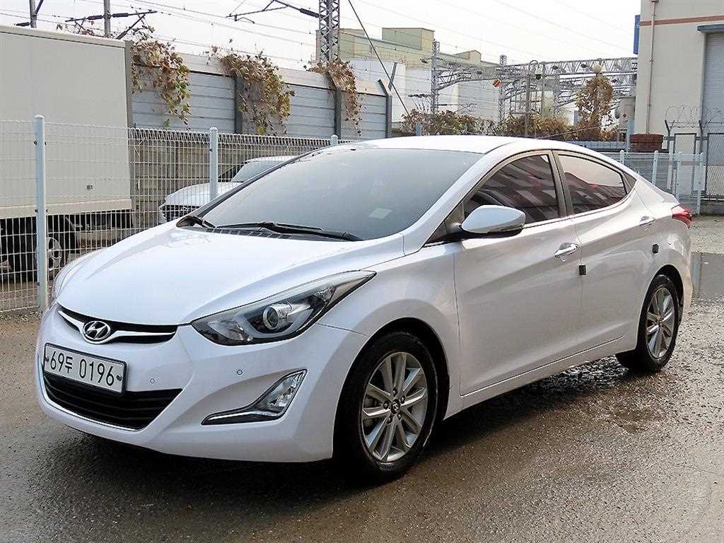 HYUNDAI Avante - Vista 2