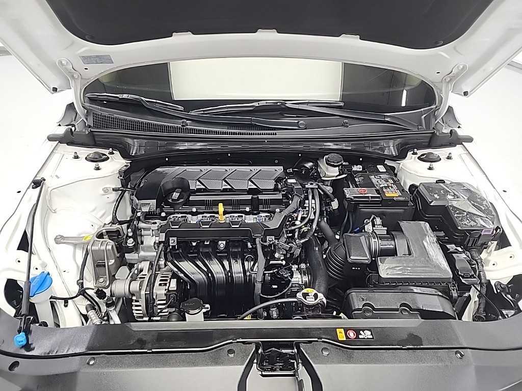 HYUNDAI Avante - Vista 5