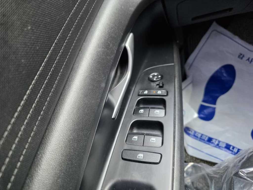 HYUNDAI Avante - Vista 11