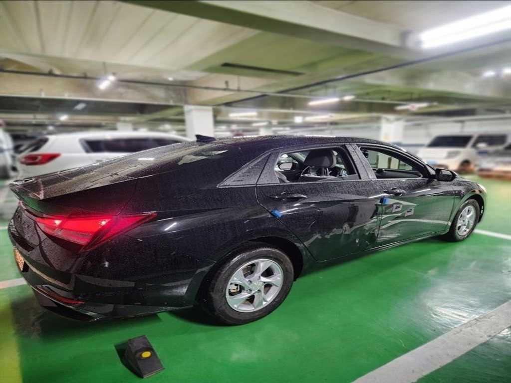 HYUNDAI Avante - Vista 5