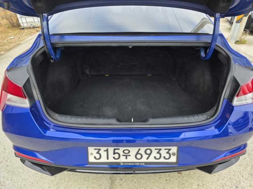 HYUNDAI Avante - Vista 5