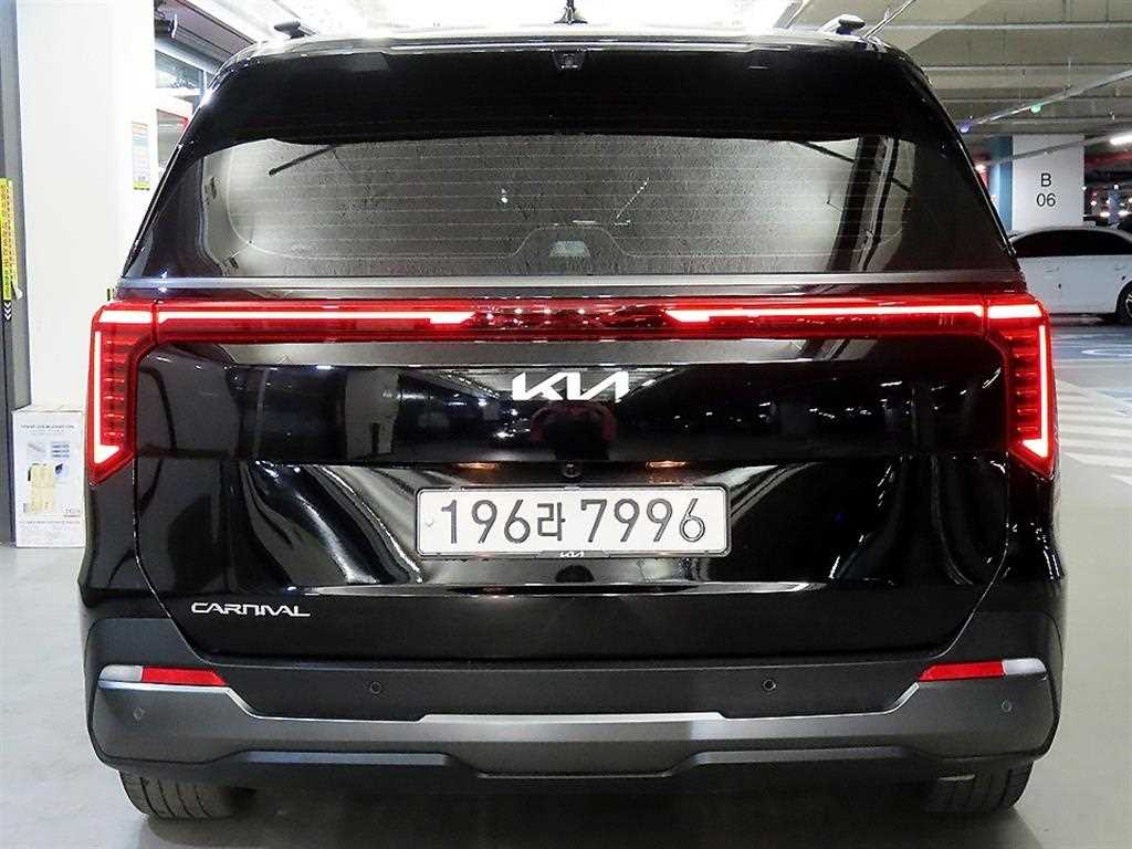 KIA Carnival - Vista 5