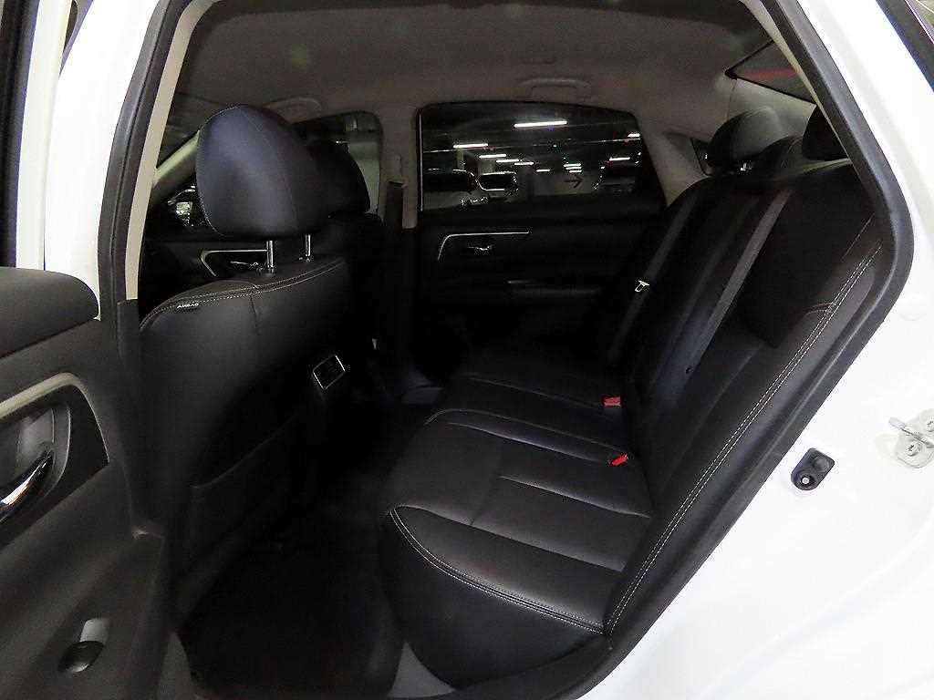 Nissan Altima - Vista 7