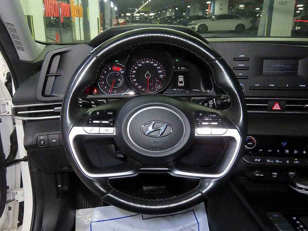 HYUNDAI Avante - Vista 8