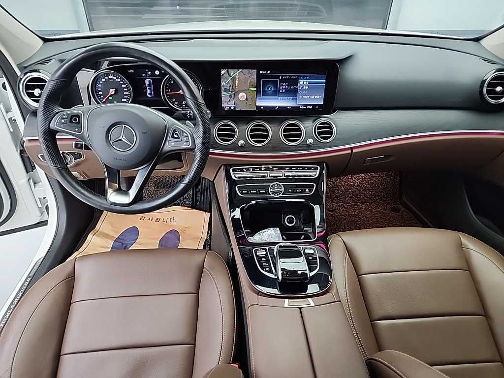 Mercedes Benz E class - Vista 7