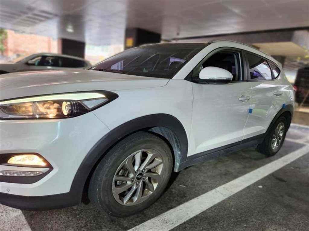HYUNDAI Tucson - Vista 5