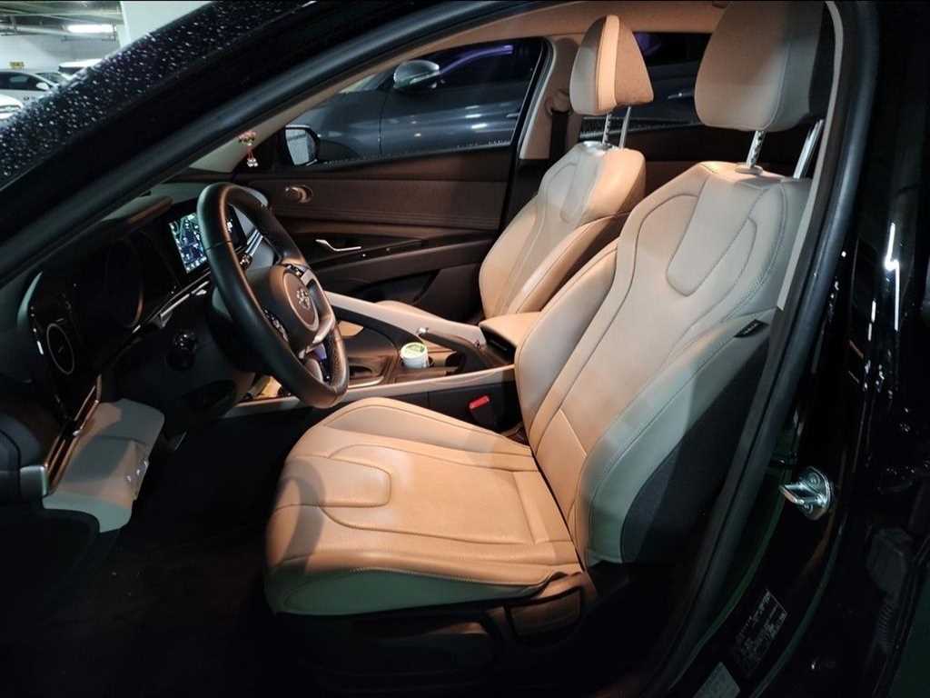 HYUNDAI Avante - Vista 10