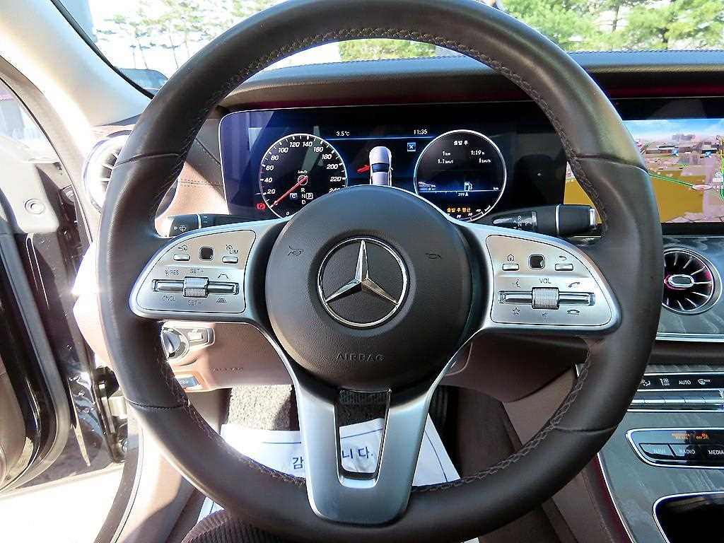 Mercedes Benz CLS Class - Vista 8