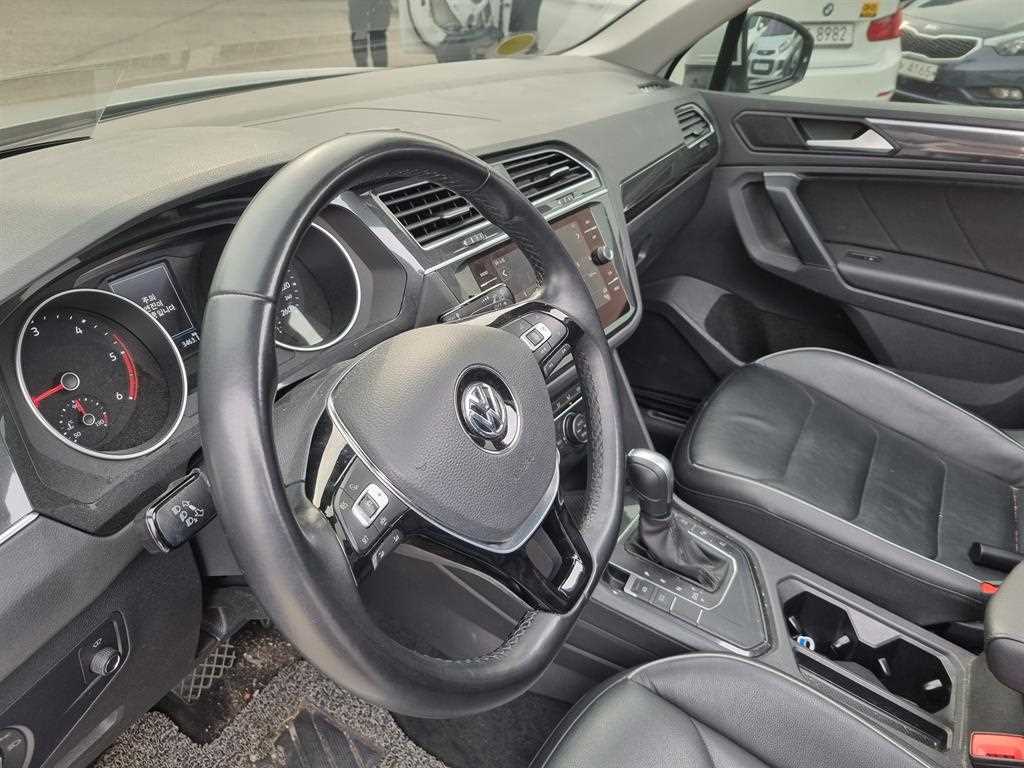 Volkswagen Tiguan - Vista 11