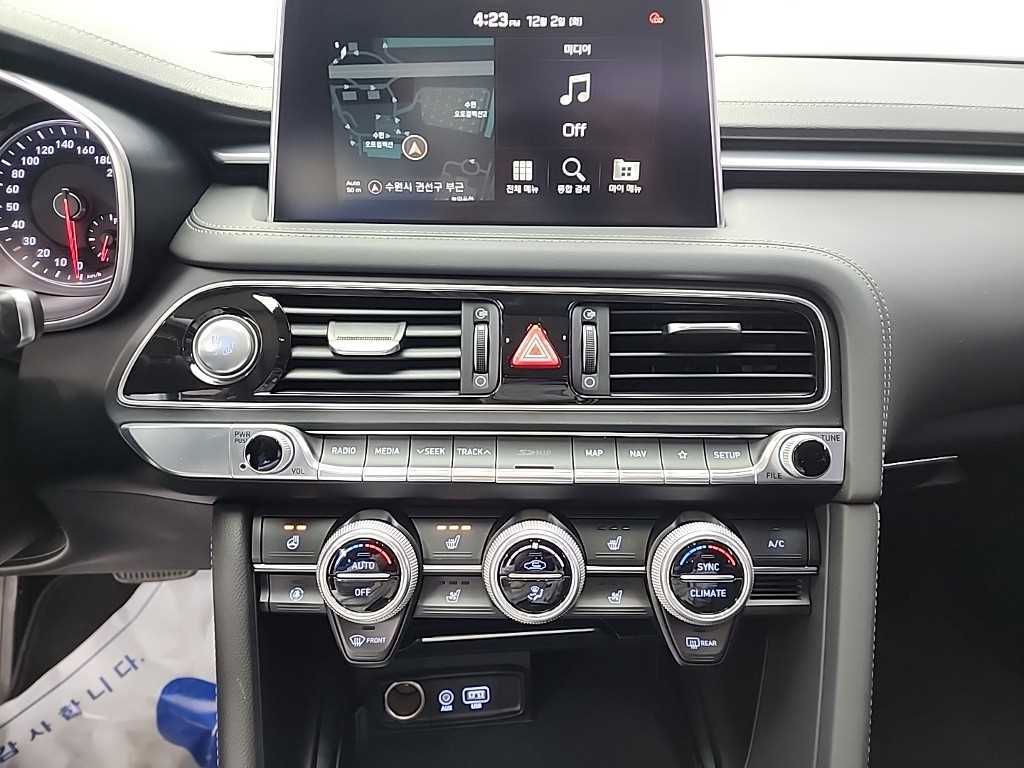 Genesis G70 - Vista 10