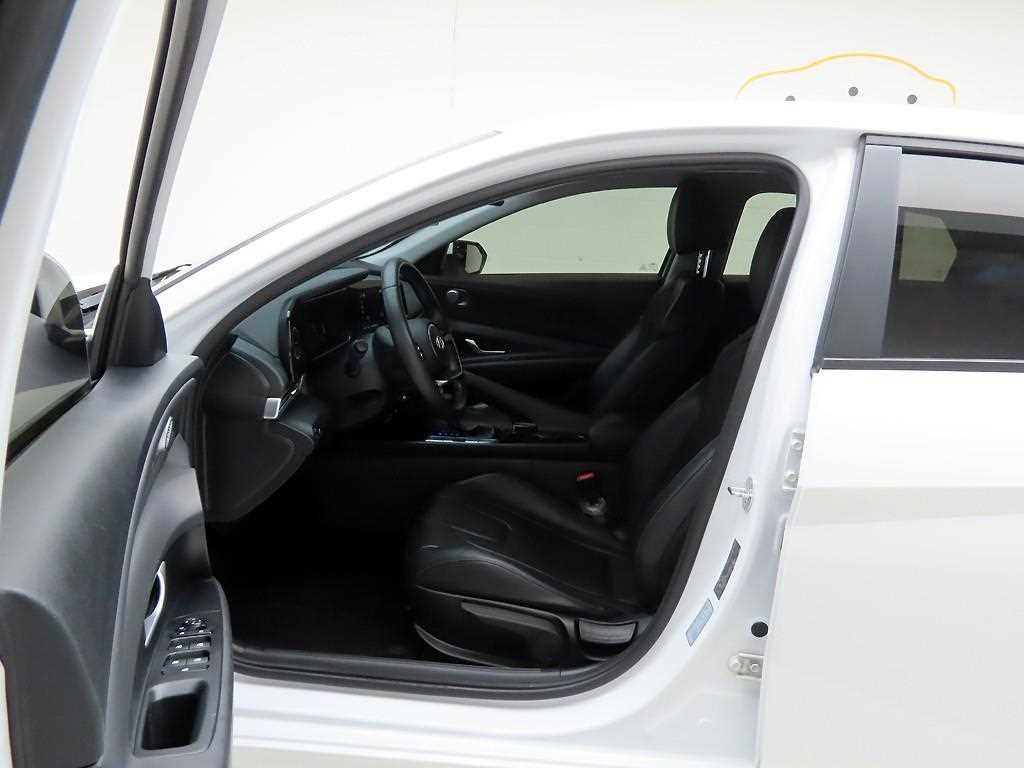 HYUNDAI Avante - Vista 12