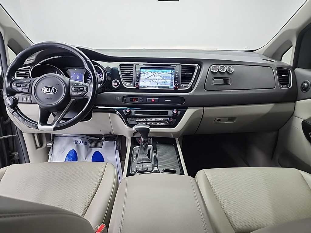 KIA Carnival - Vista 7