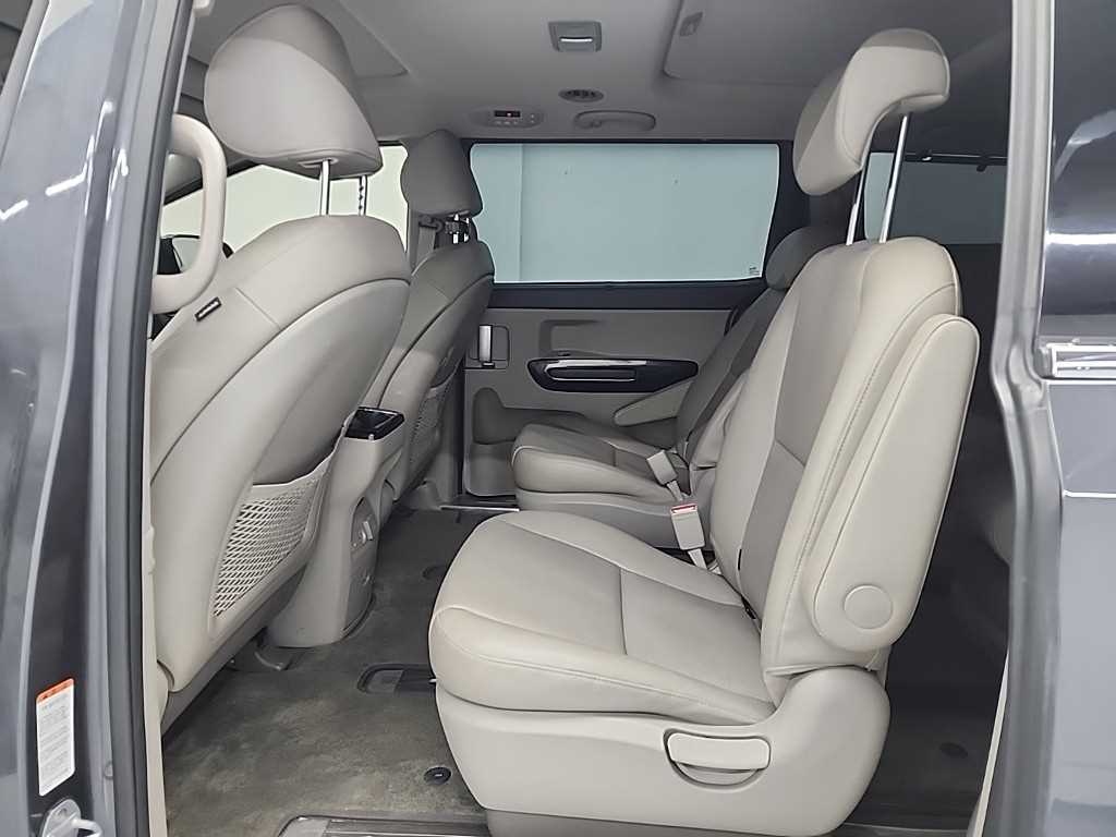 KIA Carnival - Vista 12