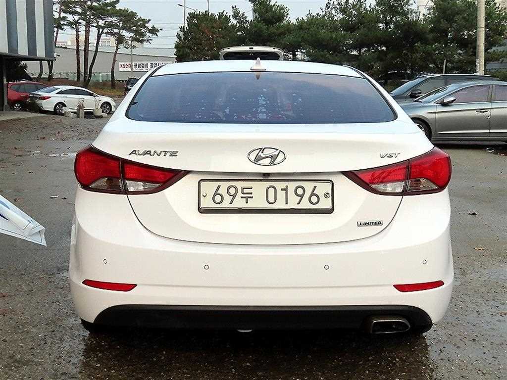 HYUNDAI Avante - Vista 4