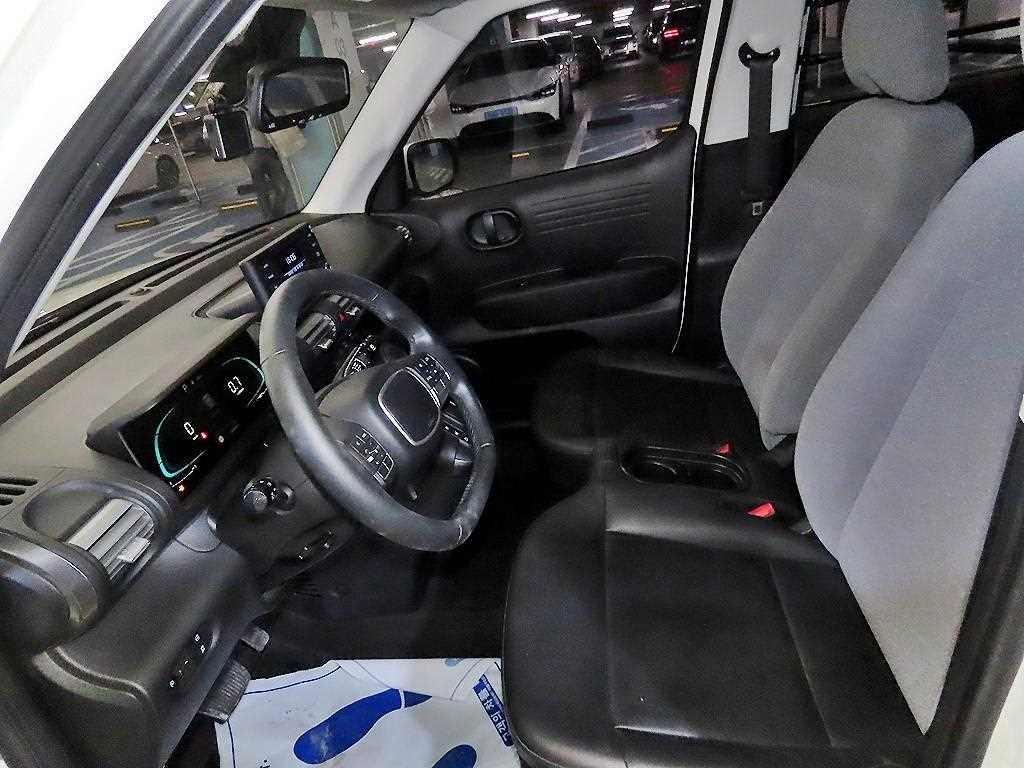 HYUNDAI Casper - Vista 6