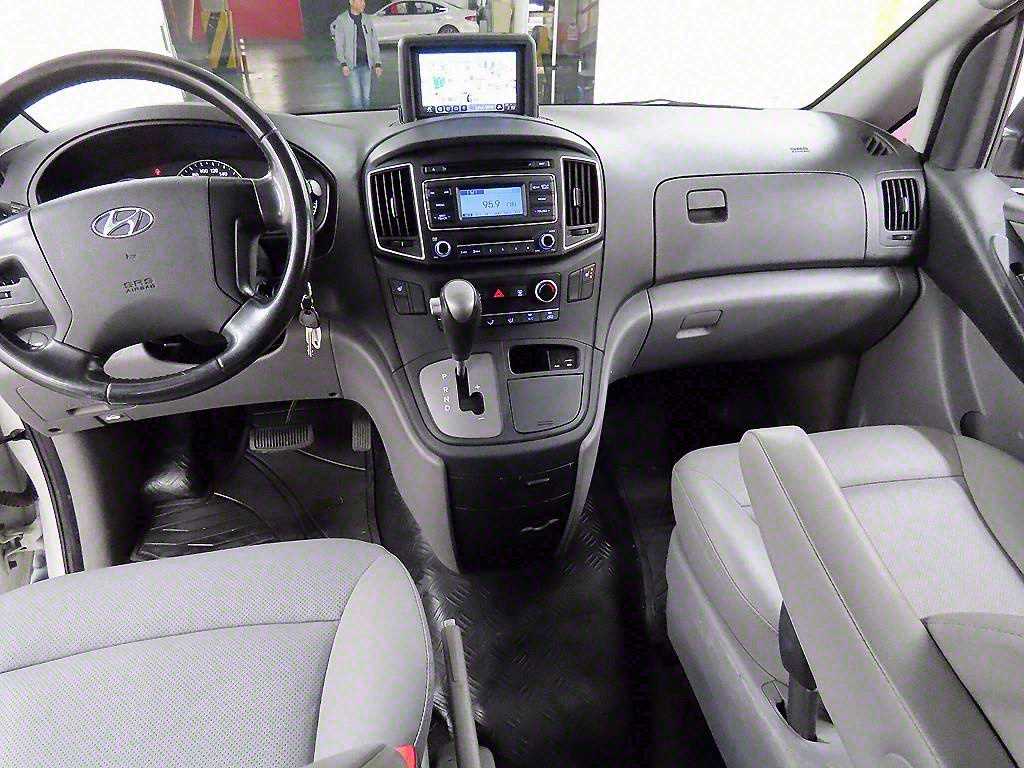 HYUNDAI Starex - Vista 7