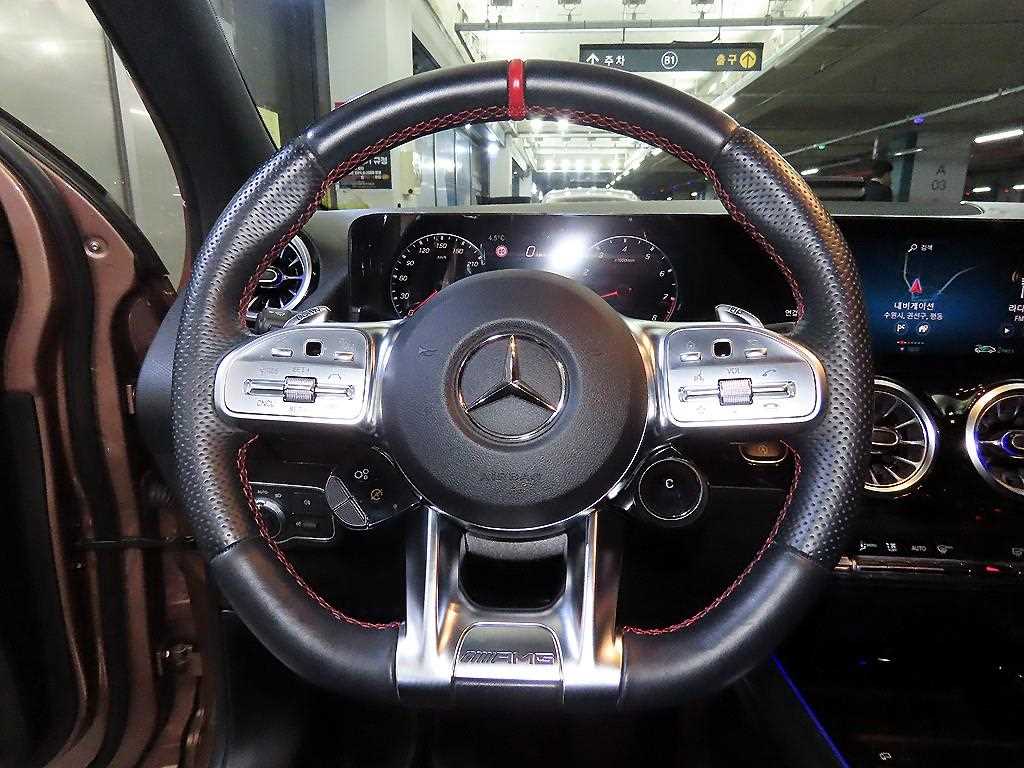 Mercedes Benz GLA Class - Vista 8