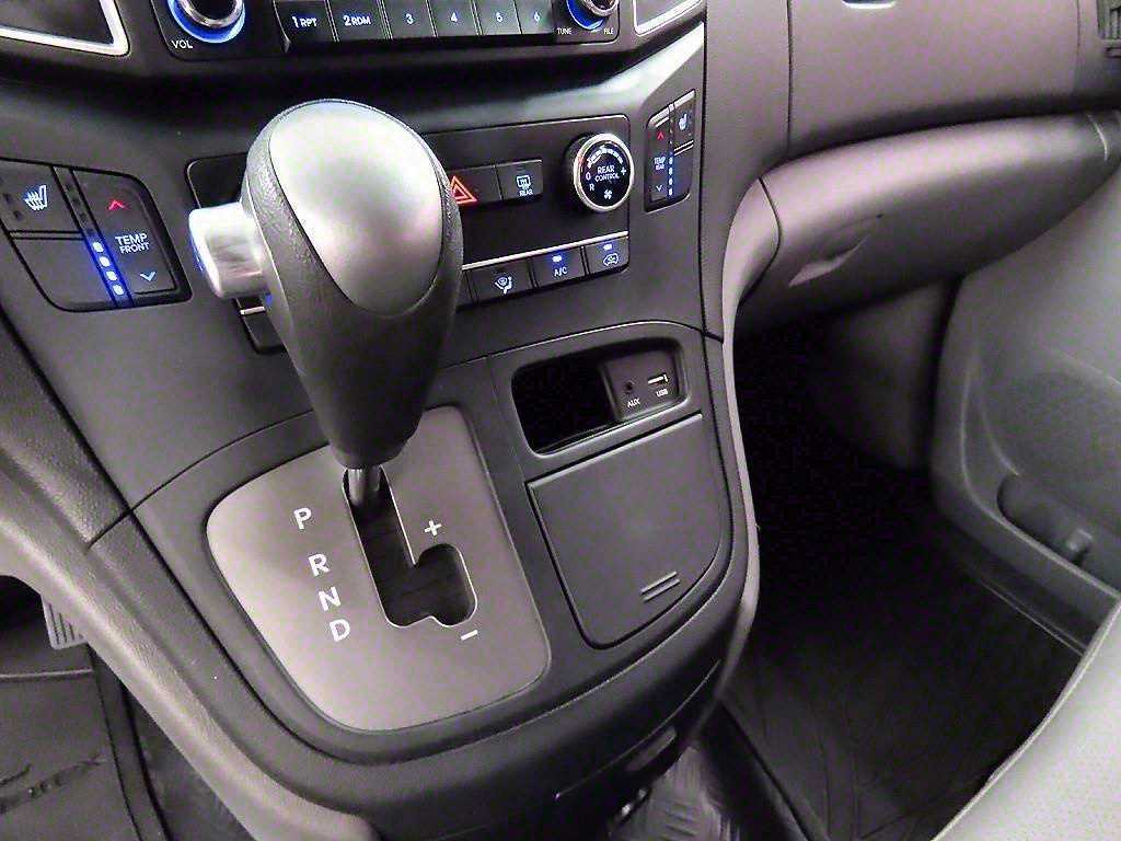 HYUNDAI Starex - Vista 9