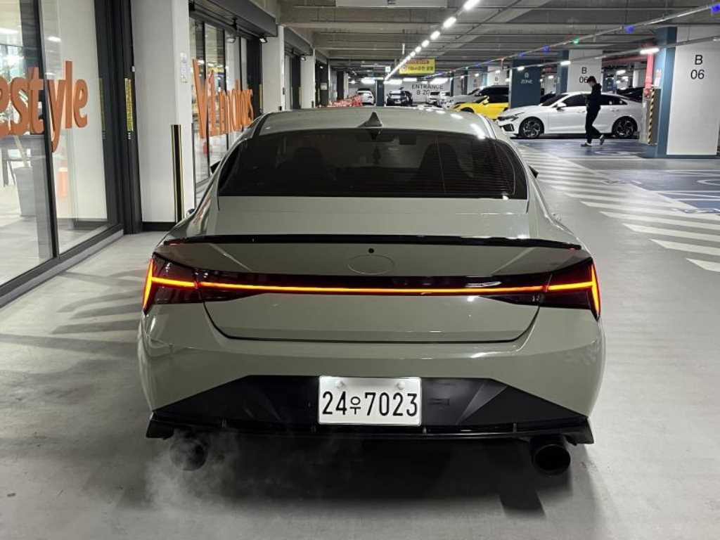 HYUNDAI Avante - Vista 5