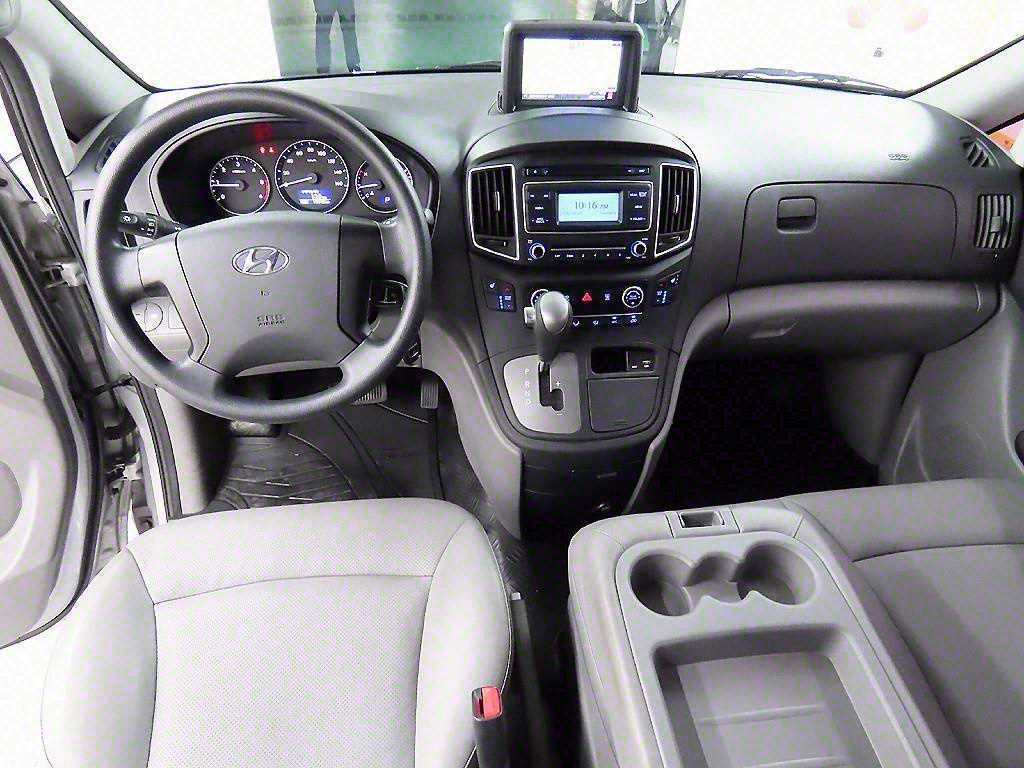HYUNDAI Starex - Vista 7