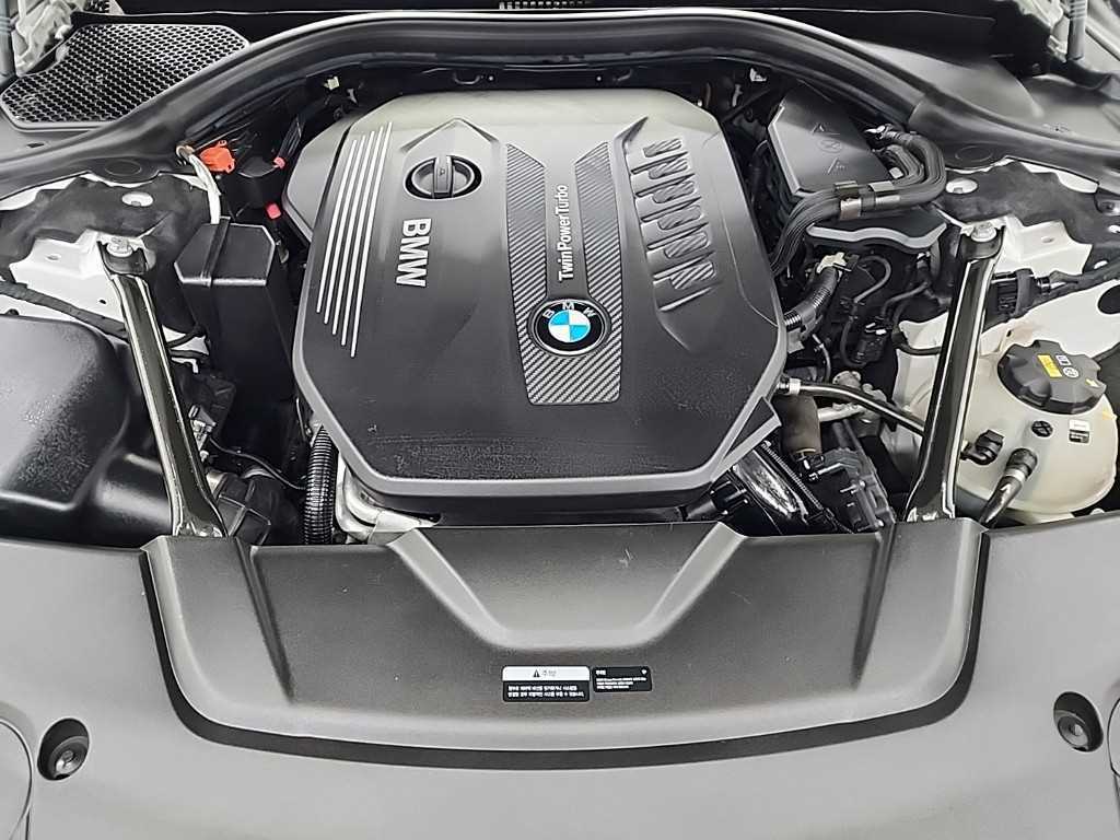 BMW 7 Series - Vista 5