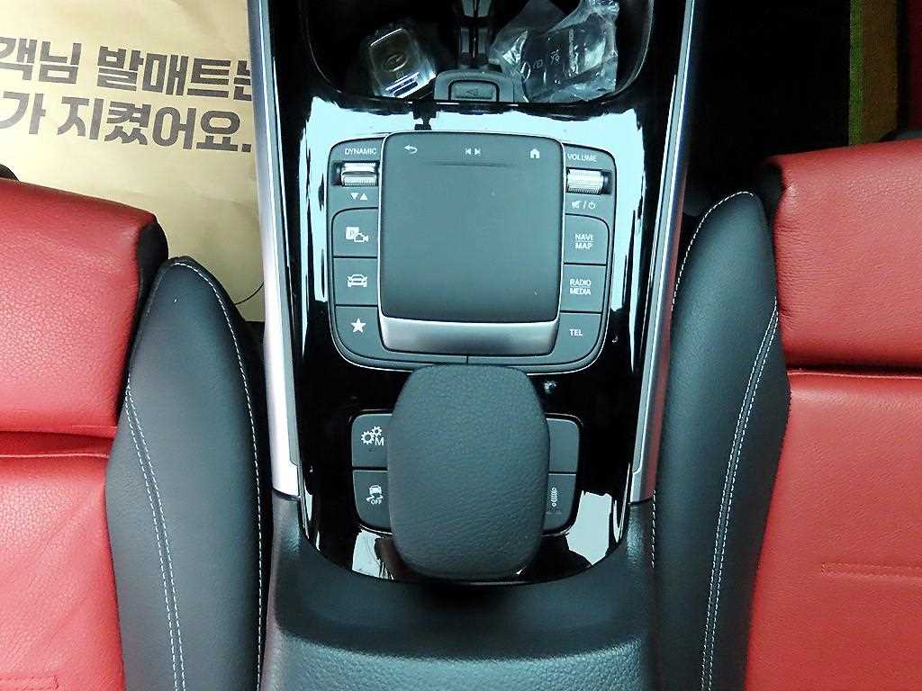 Mercedes Benz GLB Class - Vista 10