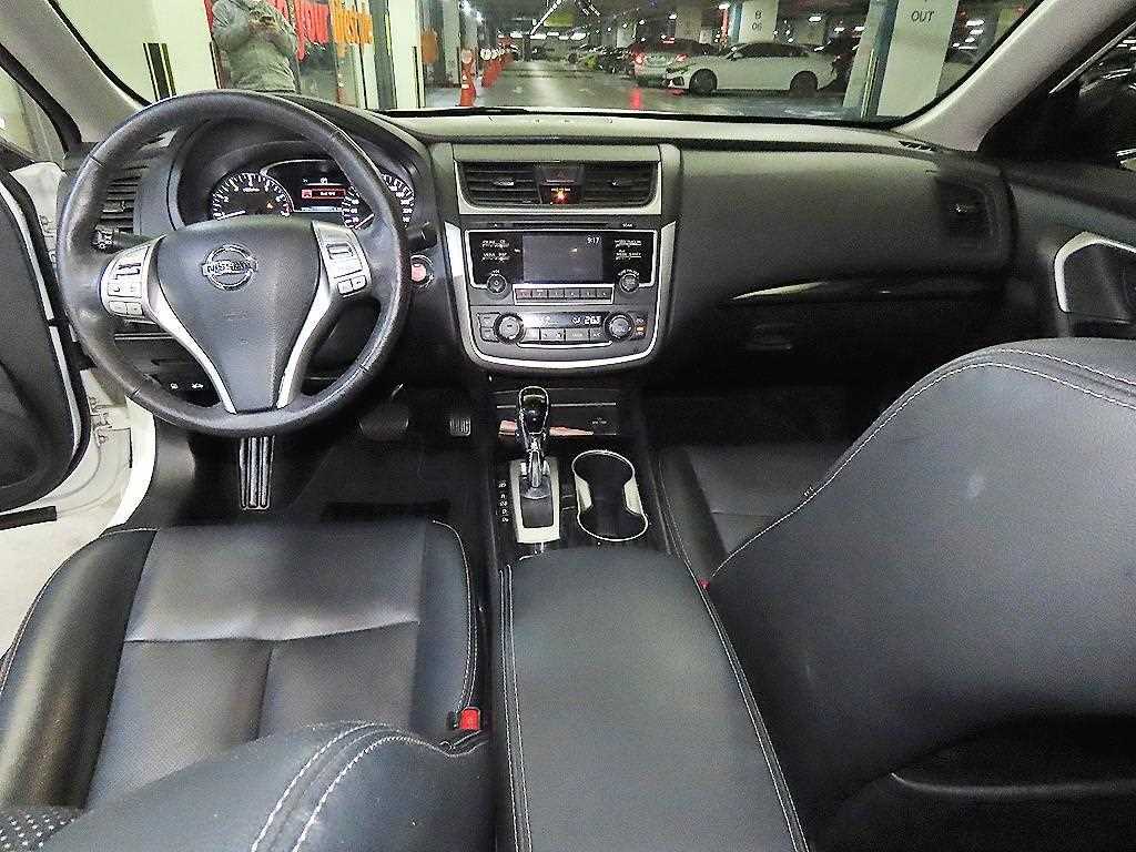 Nissan Altima - Vista 10