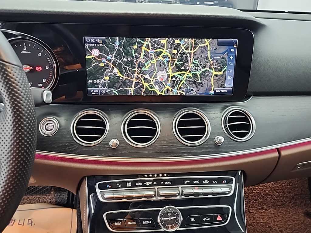 Mercedes Benz E class - Vista 10