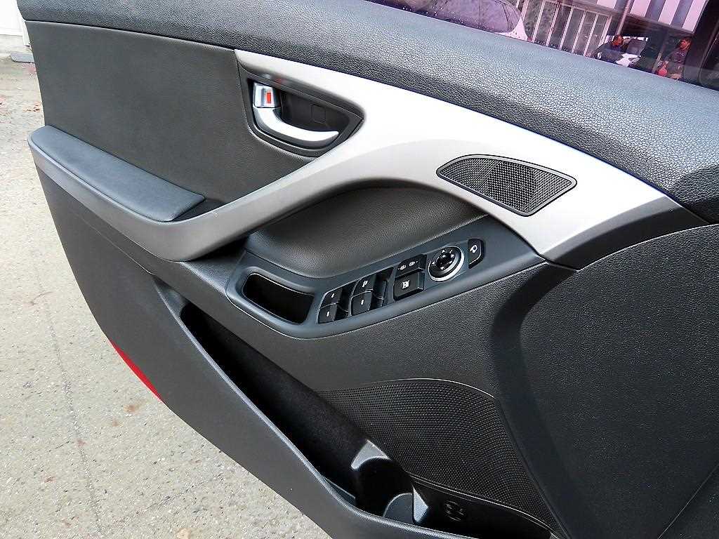 HYUNDAI Avante - Vista 12