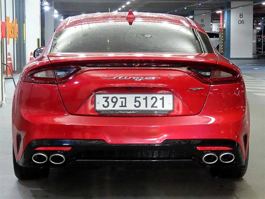 KIA Stinger - Vista 5